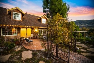 25736 Punto de Vista Dr in Calabasas, CA - Building Photo - Building Photo