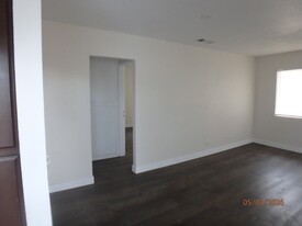 446 N Elk St, Unit D in Hemet, CA - Building Photo