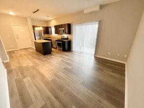 811 E Main St in East Dundee, IL - Building Photo - Building Photo