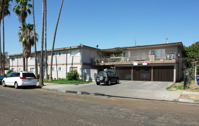 Fresno Palms Apartments in Fresno, CA - Building Photo - Building Photo