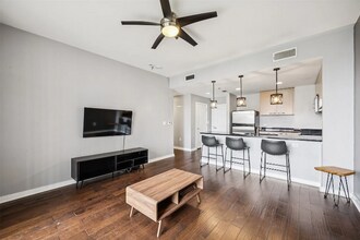 1200 Main St in Dallas, TX - Building Photo - Building Photo