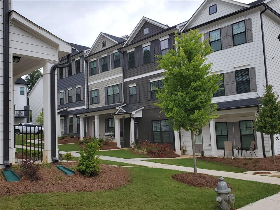723 Calvin Pk Dr in Ball Ground, GA - Building Photo