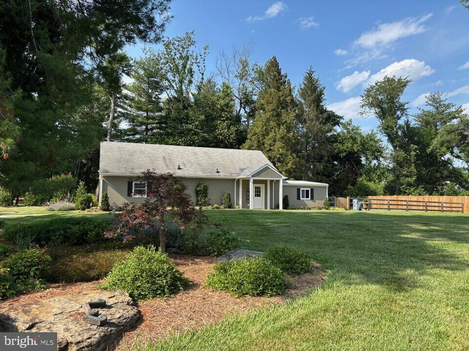 40497 Little River Tpke in Aldie, VA - Building Photo