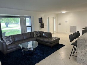 2400 SW 86th Ave in Davie, FL - Building Photo - Building Photo