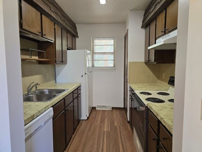 824 Dondee Dr in Manhattan, KS - Building Photo - Building Photo