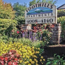 Foothills Apartments in Portland, OR - Foto de edificio - Building Photo