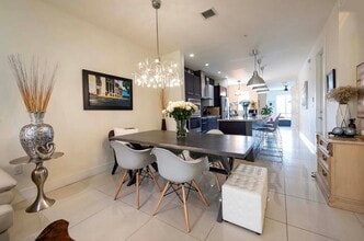 10260 NW 63rd Ter in Doral, FL - Building Photo - Building Photo