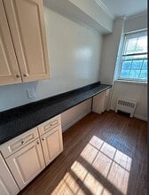 230 Pelham Rd in New Rochelle, NY - Building Photo - Building Photo