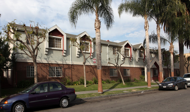 Merit Hall Apartments in Long Beach, CA - Building Photo - Building Photo