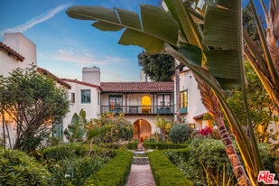 1471 Havenhurst Dr in West Hollywood, CA - Building Photo