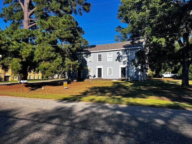 property at 108 N Gordon Dr