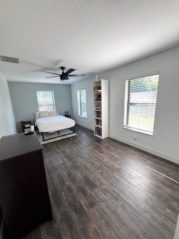 1146 NE Coy Senda in Jensen Beach, FL - Foto de edificio - Building Photo