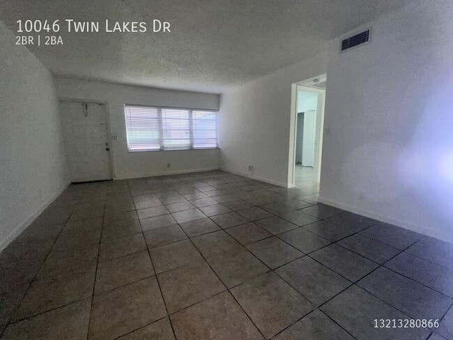 10046 Twin Lakes Dr in Coral Springs, FL - Building Photo - Building Photo