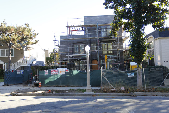 392 S Oakland Ave in Pasadena, CA - Foto de edificio - Building Photo