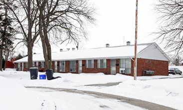 Bowles Court Apartments in Maumee, OH - Building Photo - Building Photo