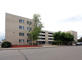 Greenleaf Apartment in Aurora, CO - Building Photo