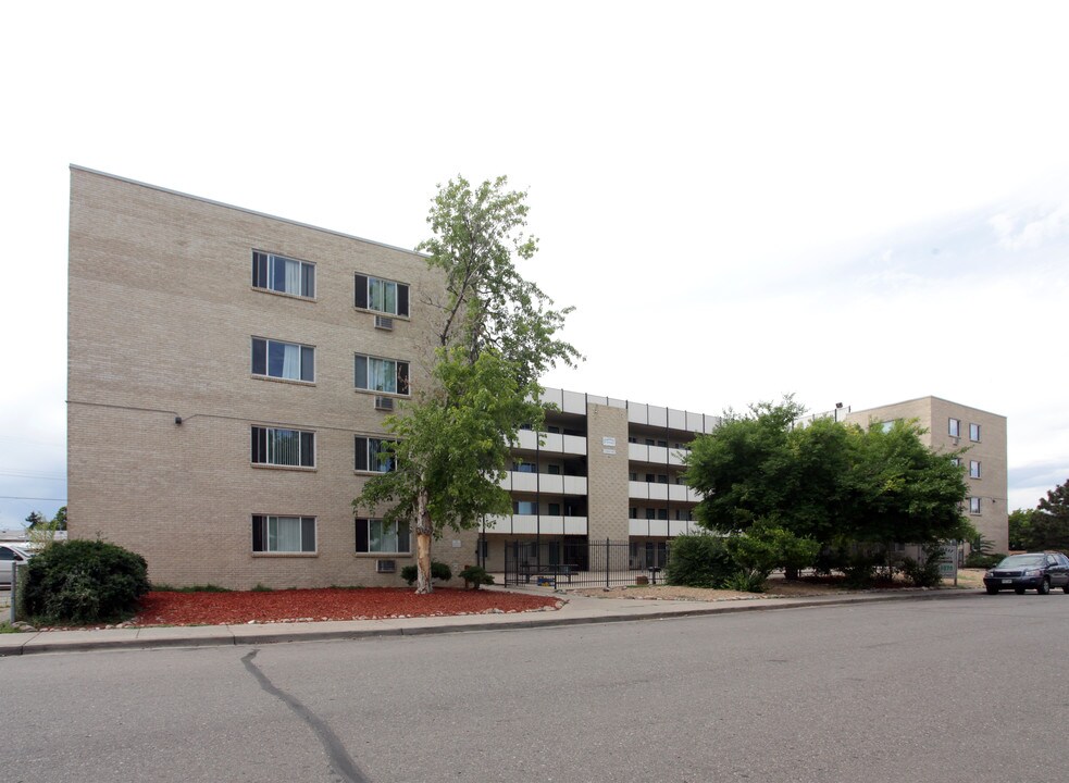 Greenleaf Apartment in Aurora, CO - Building Photo