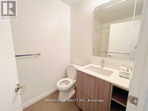 50 Forest Manor Rd in Toronto, ON - Building Photo - Building Photo