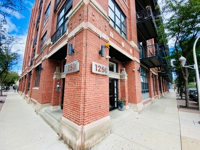 property at 1250 W Van Buren St