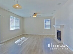 21777 E Layton Dr in Aurora, CO - Building Photo - Building Photo