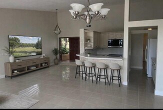 9713 Costa Del Sol Blvd in Doral, FL - Building Photo - Building Photo