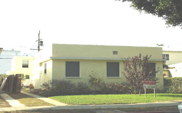 2127 Oak St in Santa Monica, CA - Building Photo - Building Photo