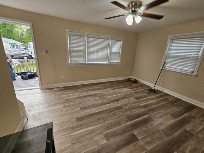 property at 728 S 4th Ave