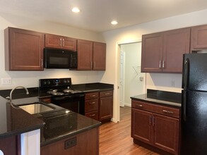 5220 Old Zuck Rd in Erie, PA - Foto de edificio - Building Photo