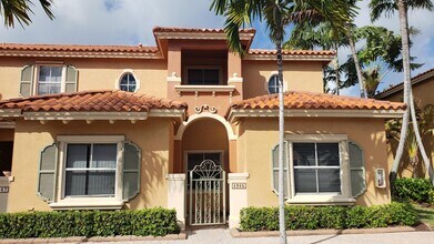 4965 Leeward Ln in Fort Lauderdale, FL - Foto de edificio - Building Photo