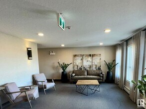 1506 Tamarack Blvd NW in Edmonton, AB - Building Photo - Building Photo