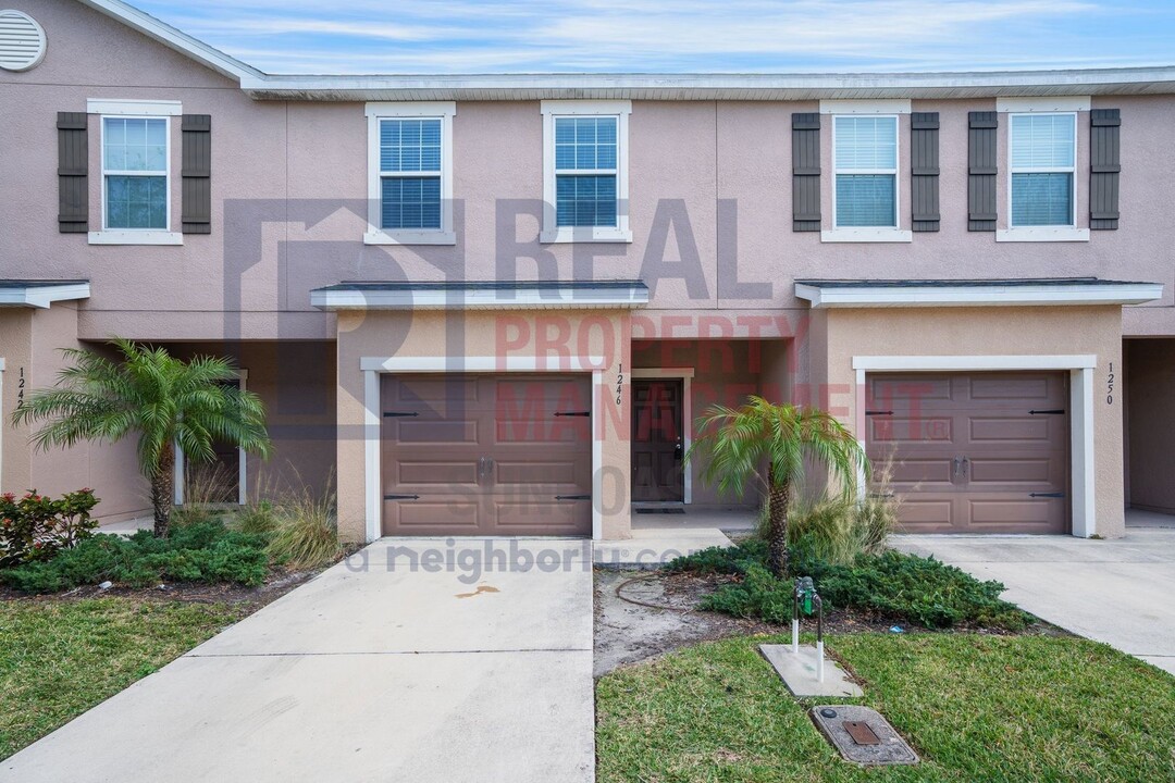 1246 Grantham Dr in Sarasota, FL - Building Photo