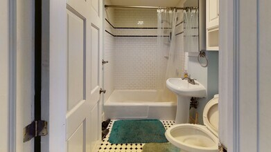 9 Chesterton St, Unit 2 in Boston, MA - Foto de edificio - Building Photo