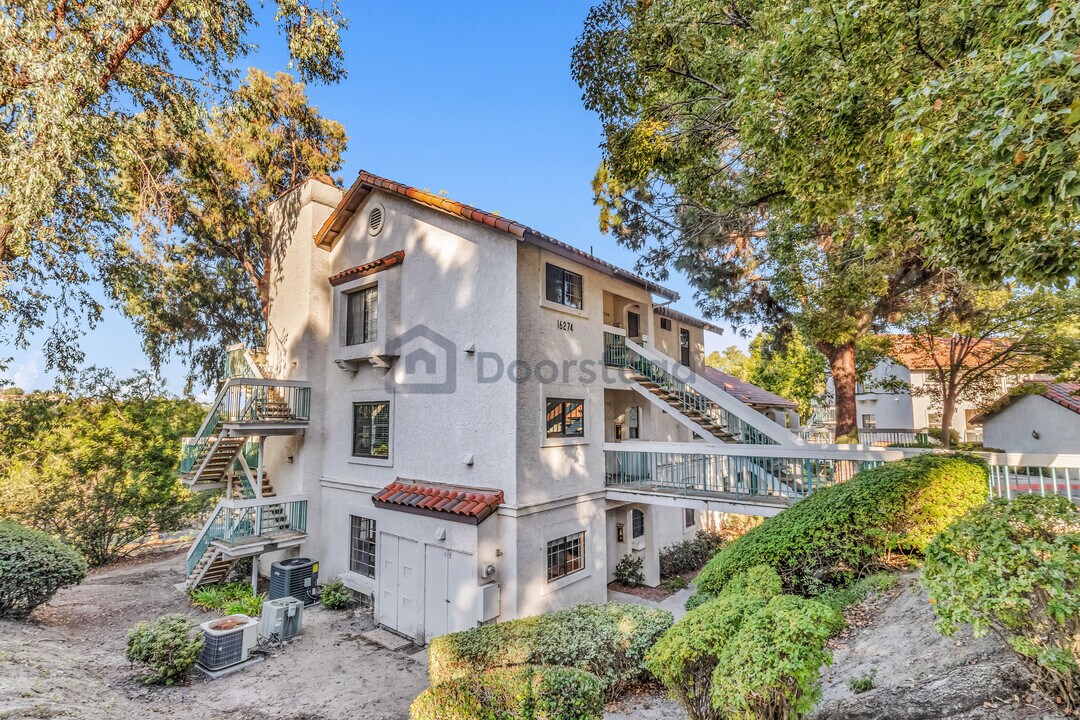 16274 Avenida Venusto in San Diego, CA - Building Photo