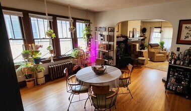 419 Chamberlain Ave, Unit 1 in Madison, WI - Foto de edificio - Building Photo