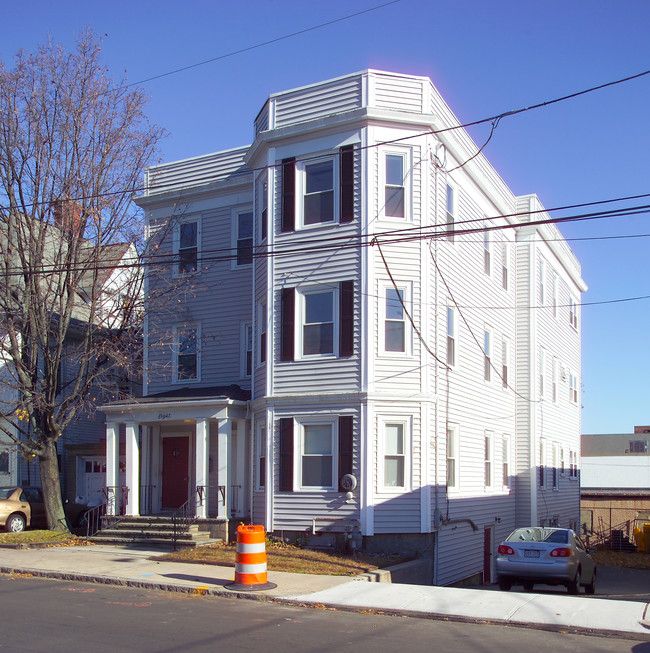 Triplex in Quincy, MA - Building Photo - Building Photo