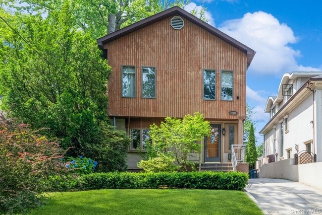 property at 196-15 Como Ave