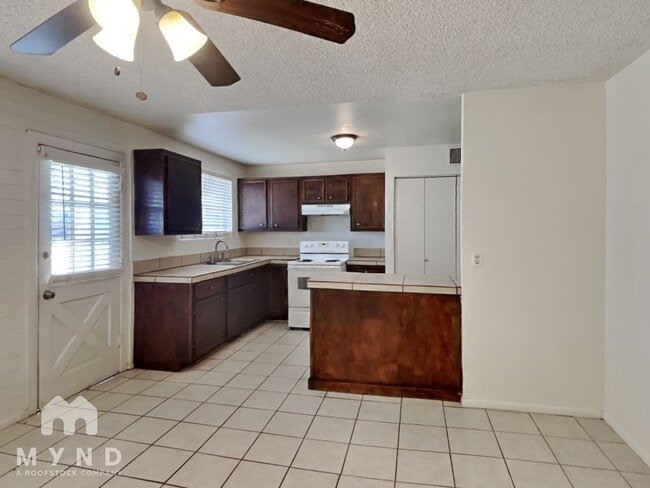 5619 N 61st Cir in Glendale, AZ - Foto de edificio - Building Photo