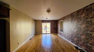 55 Grace St, Unit 1 in Jersey City, NJ - Building Photo - Building Photo