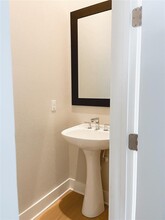 1411 Town Creek Dr in Austin, TX - Foto de edificio - Building Photo