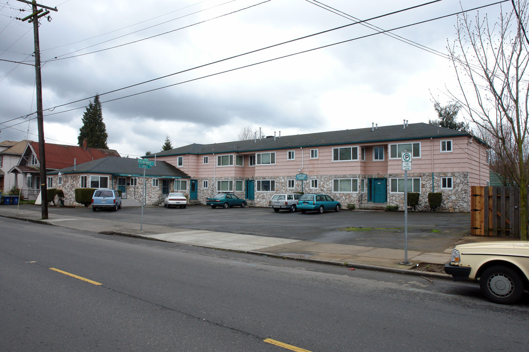 Forest Court Apartments in Portland, OR - Building Photo