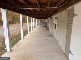 2289 Potomac Rd in Berkeley Springs, WV - Building Photo