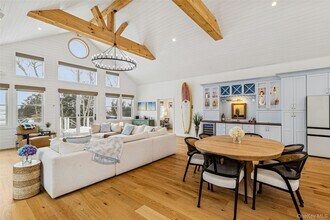 80 Louse Point Rd in East Hampton, NY - Building Photo - Building Photo