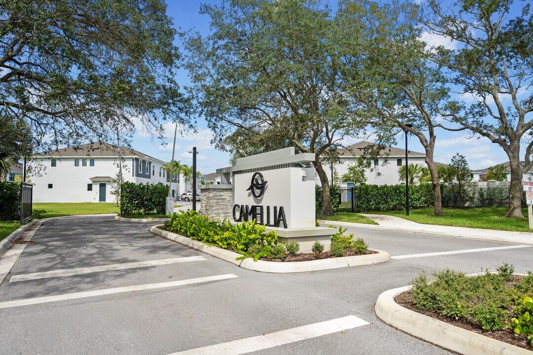 7638 SW Lucy Ln in Stuart, FL - Building Photo