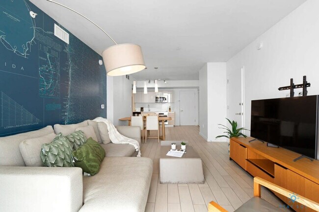 2602 E Hallandale Beach Blvd in Hallandale Beach, FL - Building Photo - Building Photo