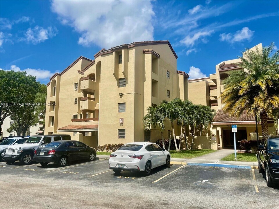 9015 SW 125th Ave in Miami, FL - Building Photo