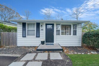 120 Lookout Dr in Sound Beach, NY - Building Photo - Building Photo