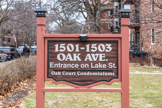 Oak Court Condominiums in Evanston, IL - Building Photo - Building Photo