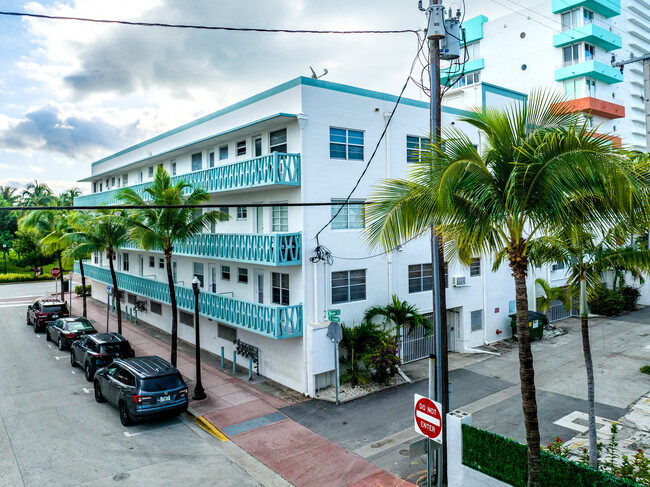 SHOLOM HOUSE CONDO in Miami Beach, FL - Building Photo - Building Photo