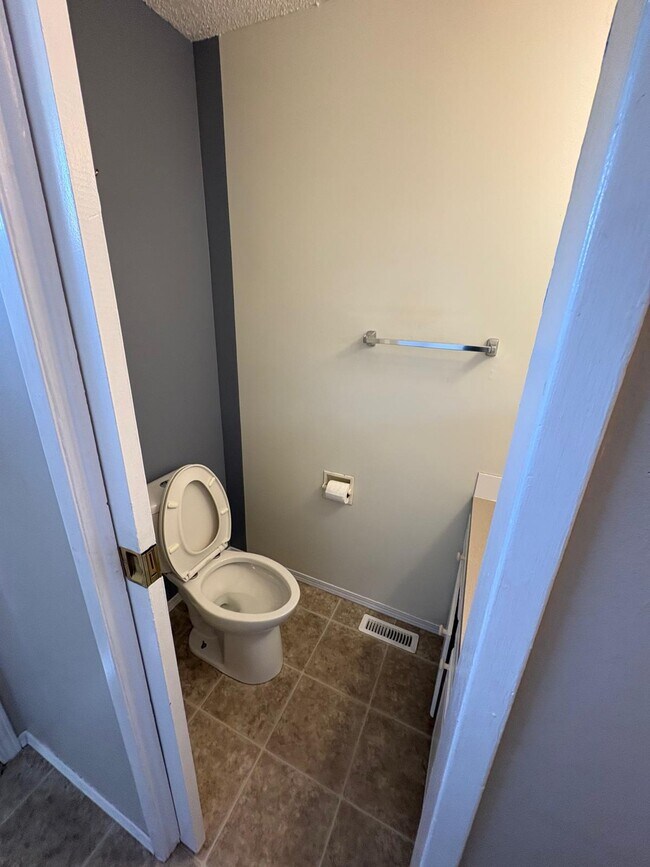 64 Whitnel Ct NE in Calgary, AB - Building Photo - Building Photo