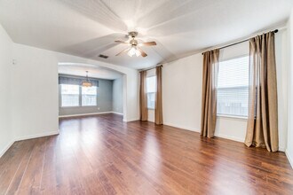 10811 Marot Fld in Helotes, TX - Building Photo - Building Photo